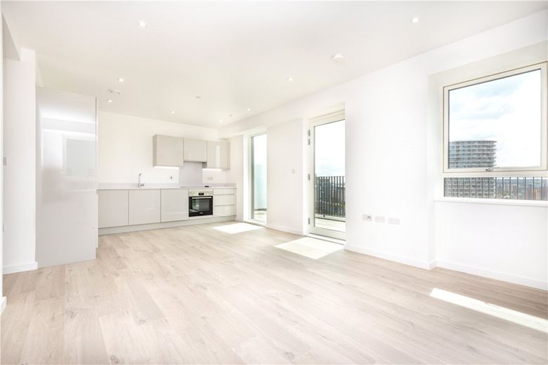 2 bedroom flat, Heartwell Avenue, London E16