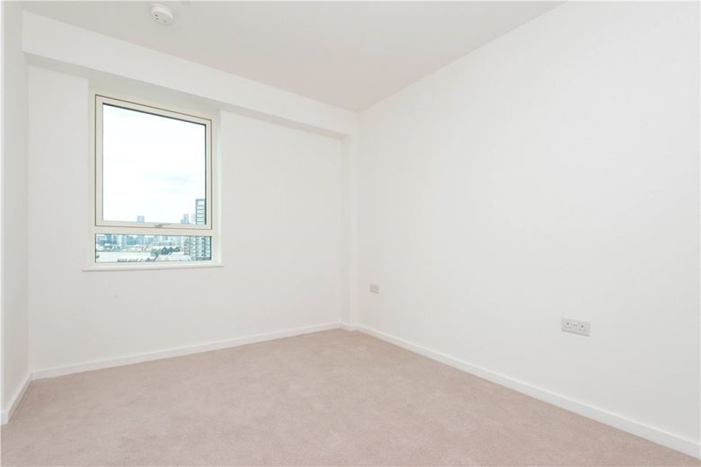 2 bedroom flat, Heartwell Avenue, London E16