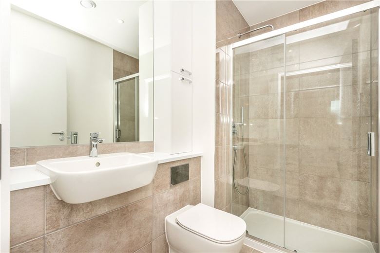 2 bedroom flat, Heartwell Avenue, London E16