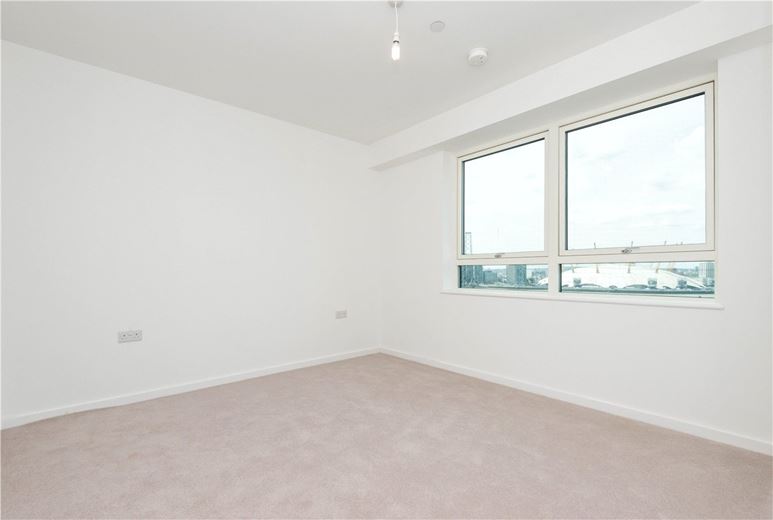 2 bedroom flat, Heartwell Avenue, London E16