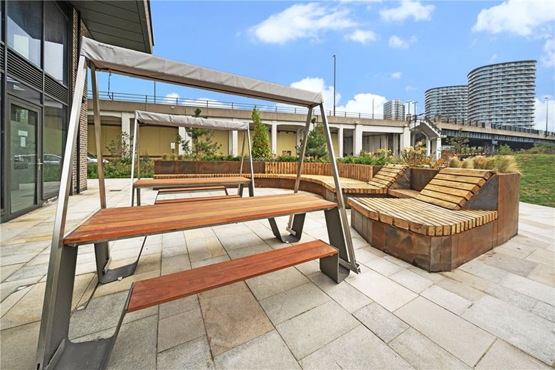 2 bedroom flat, Heartwell Avenue, London E16