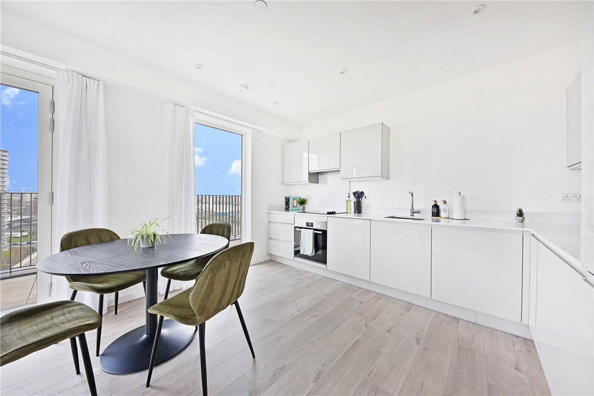 2 bedroom flat, Heartwell Avenue, London E16