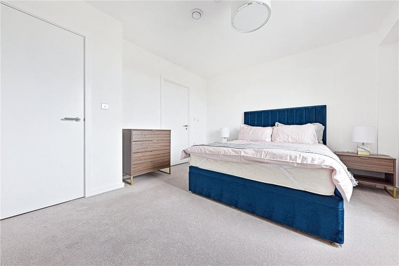 2 bedroom flat, Heartwell Avenue, London E16 - Let Agreed