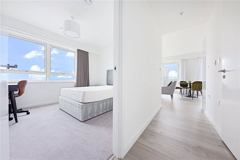 2 bedroom flat, Heartwell Avenue, London E16