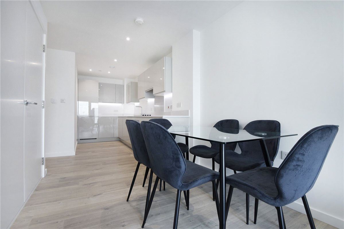 2 bedroom flat, Heartwell Avenue, London E16