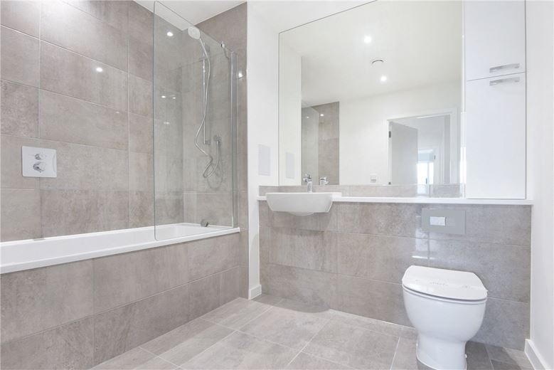 2 bedroom flat, Heartwell Avenue, London E16