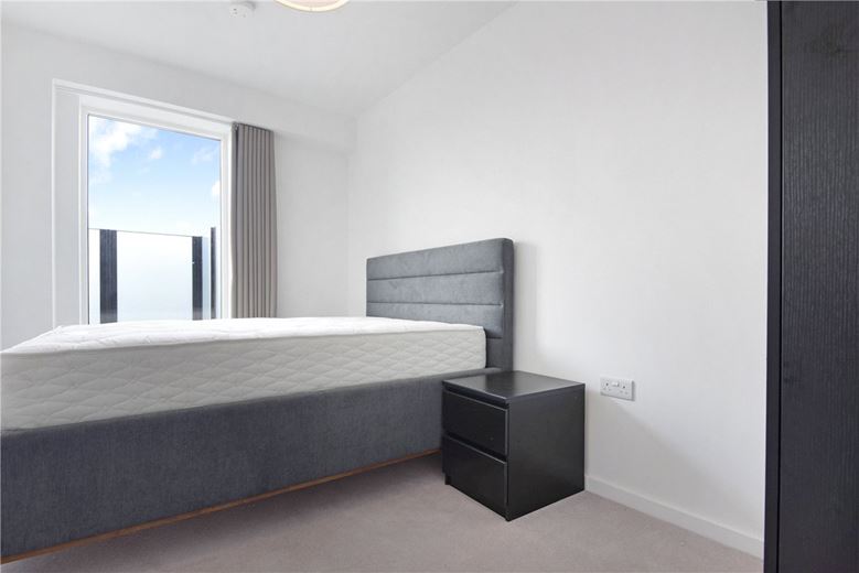 2 bedroom flat, Heartwell Avenue, London E16