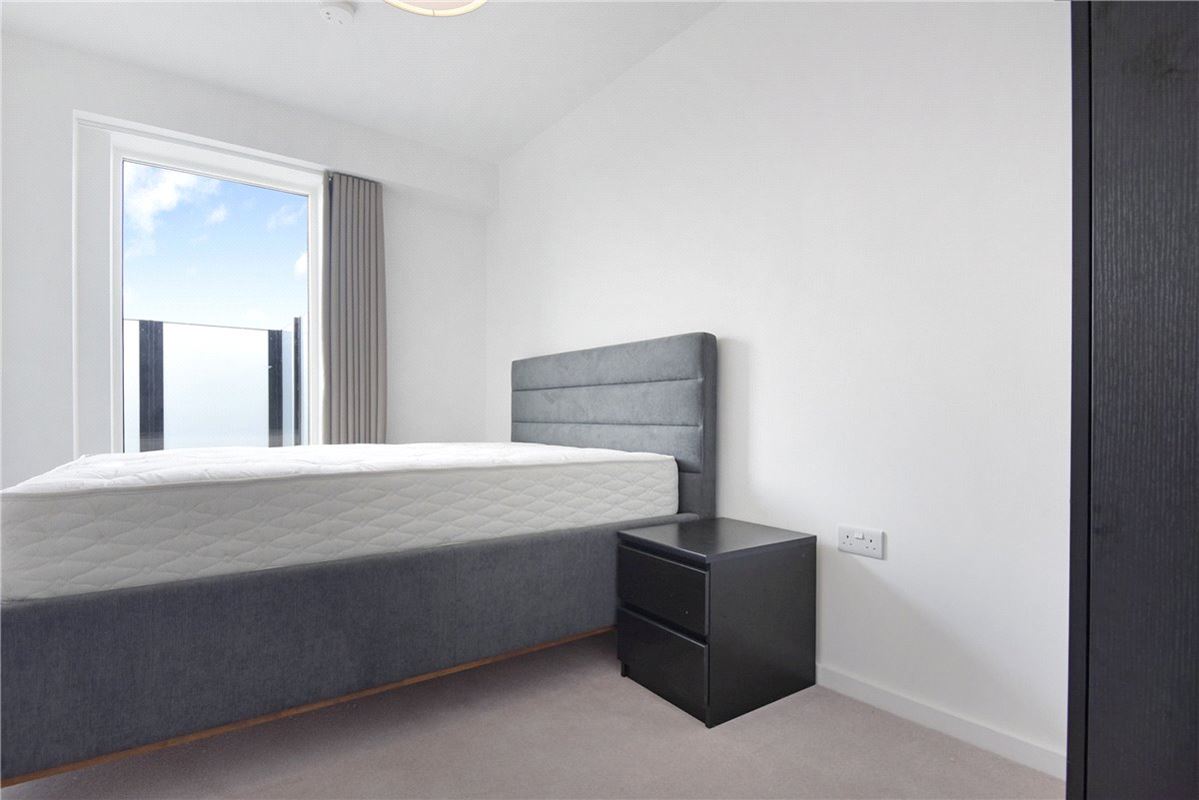 2 bedroom flat, Heartwell Avenue, London E16