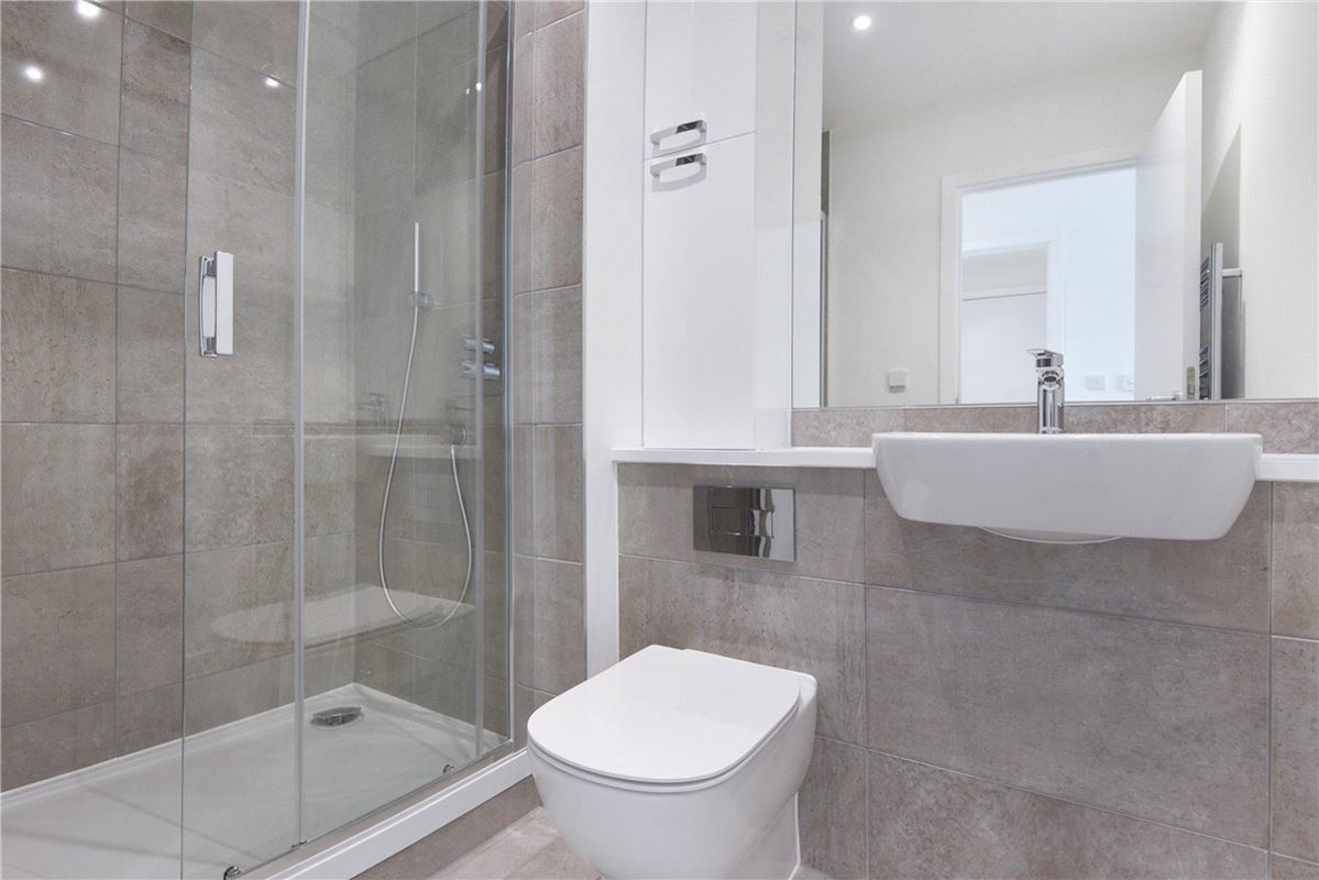 2 bedroom flat, Heartwell Avenue, London E16