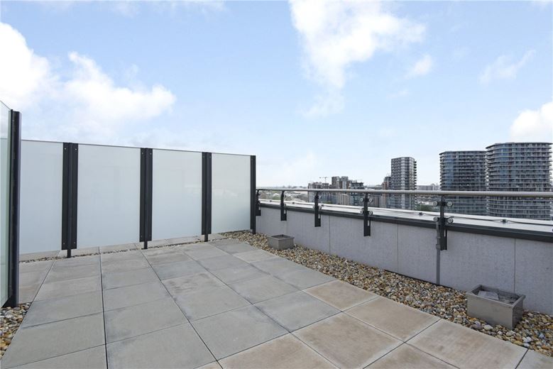 2 bedroom flat, Heartwell Avenue, London E16