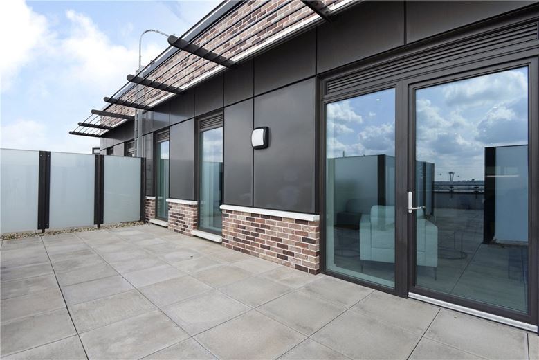 2 bedroom flat, Heartwell Avenue, London E16