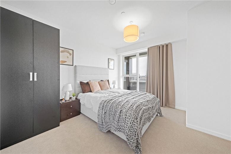 3 bedroom flat, Heartwell Avenue, London E16 - Let Agreed