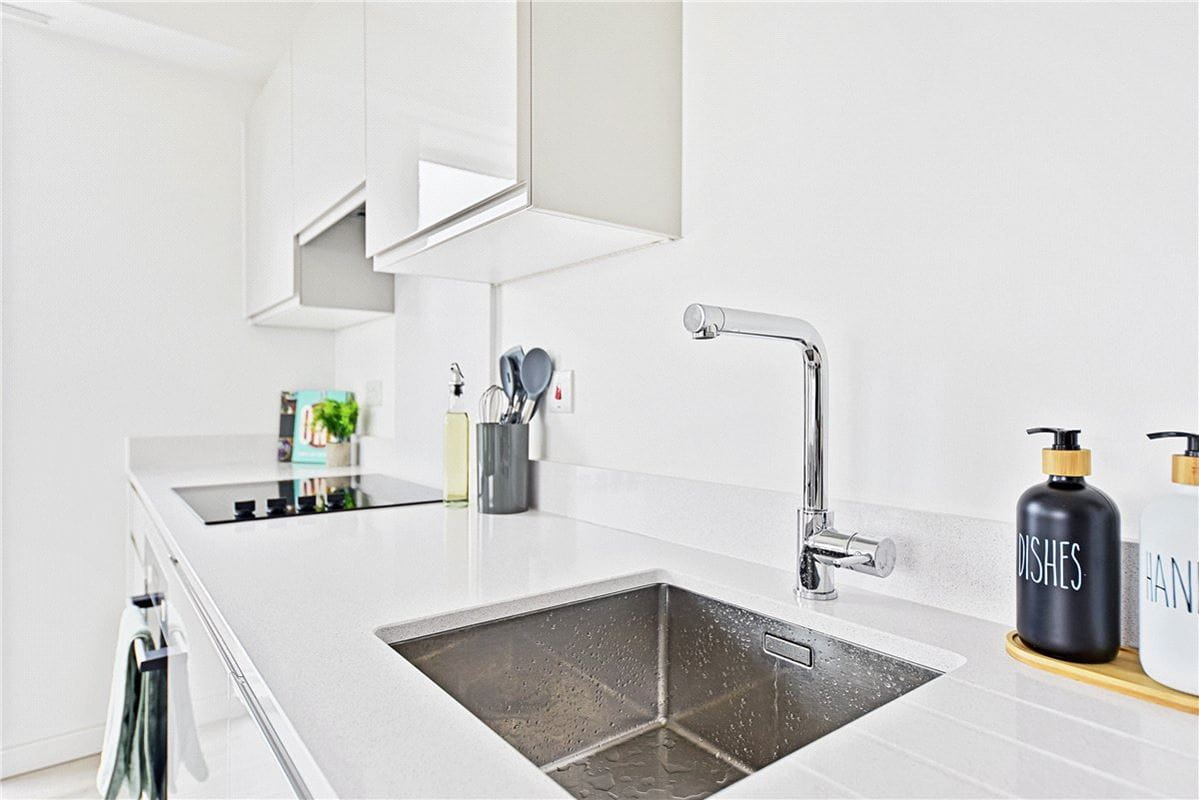 2 bedroom flat, Heartwell Avenue, London E16 - Let Agreed