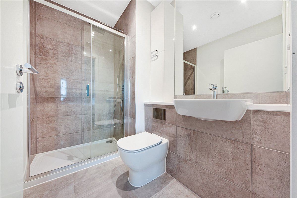 2 bedroom flat, Heartwell Avenue, London E16 - Let Agreed