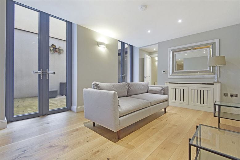 3 bedroom flat, Portland Place, Marylebone W1B - Available