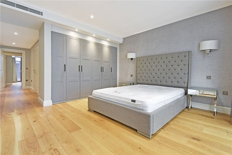 3 bedroom flat, Portland Place, Marylebone W1B - Available