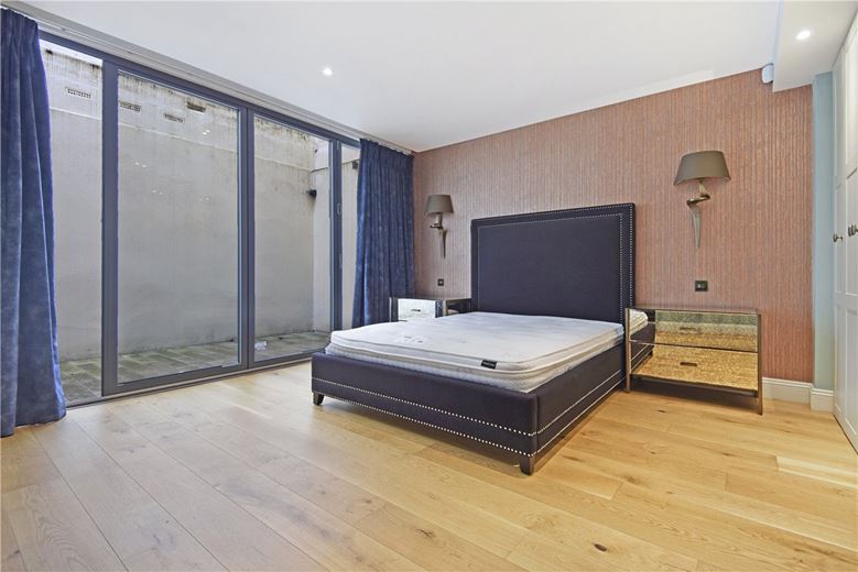 3 bedroom flat, Portland Place, Marylebone W1B - Available