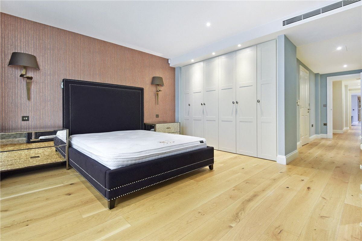 3 bedroom flat, Portland Place, Marylebone W1B - Available