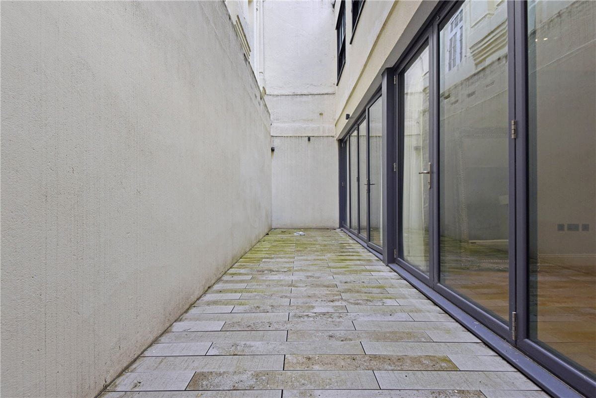 3 bedroom flat, Portland Place, Marylebone W1B - Available