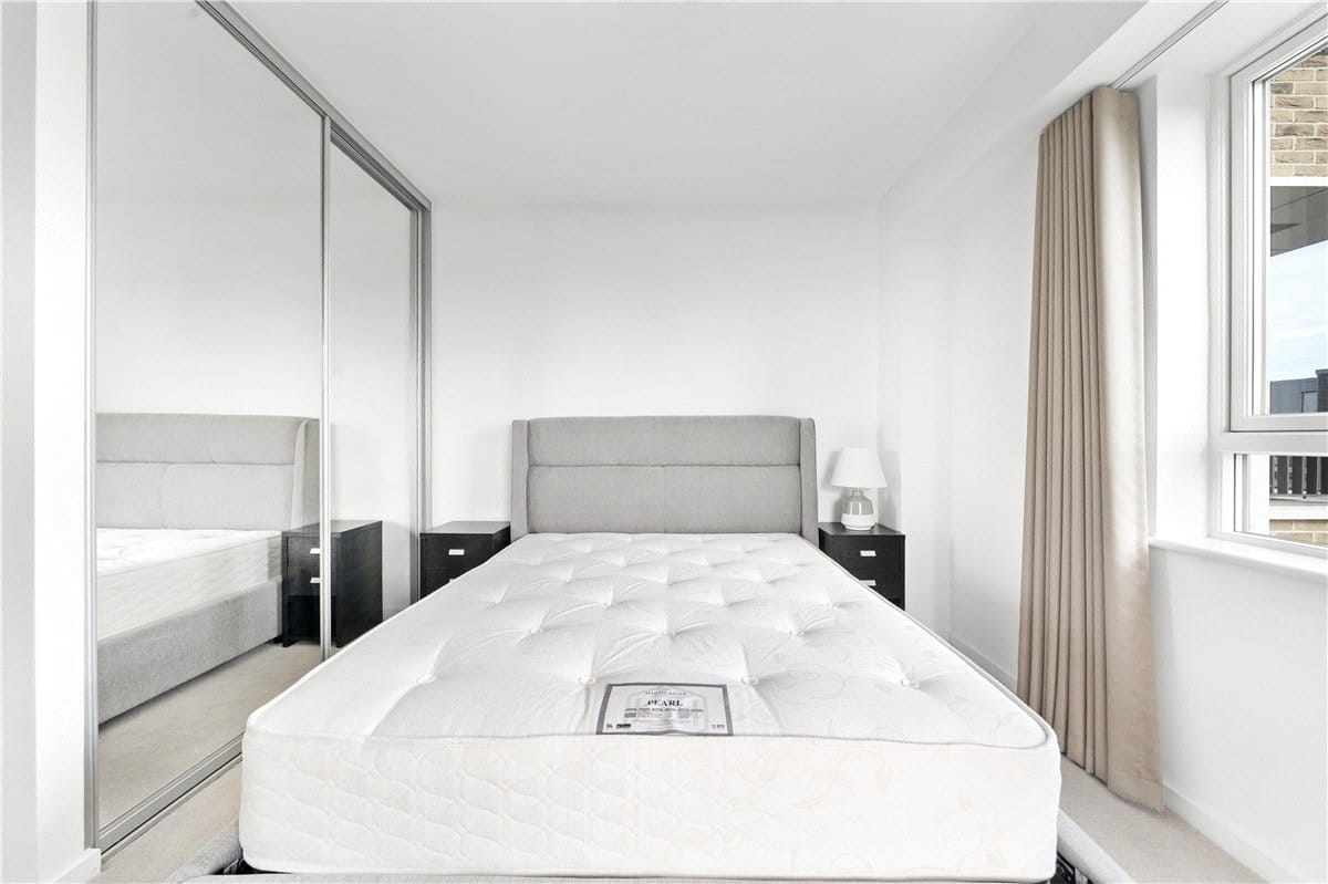 3 bedroom flat, Heartwell Avenue, London E16 - Available