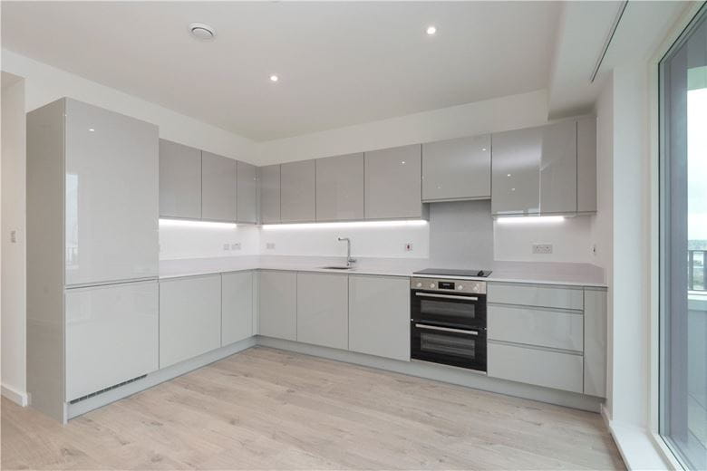 3 bedroom flat, Heartwell Avenue, London E16