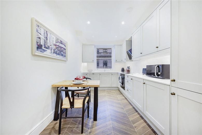 4 bedroom flat, Harley Street, Marylebone W1G - Available