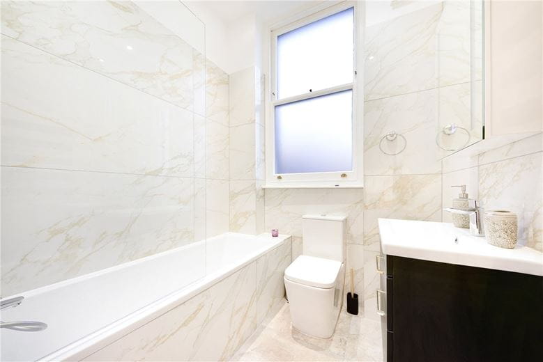 4 bedroom flat, Harley Street, Marylebone W1G - Available