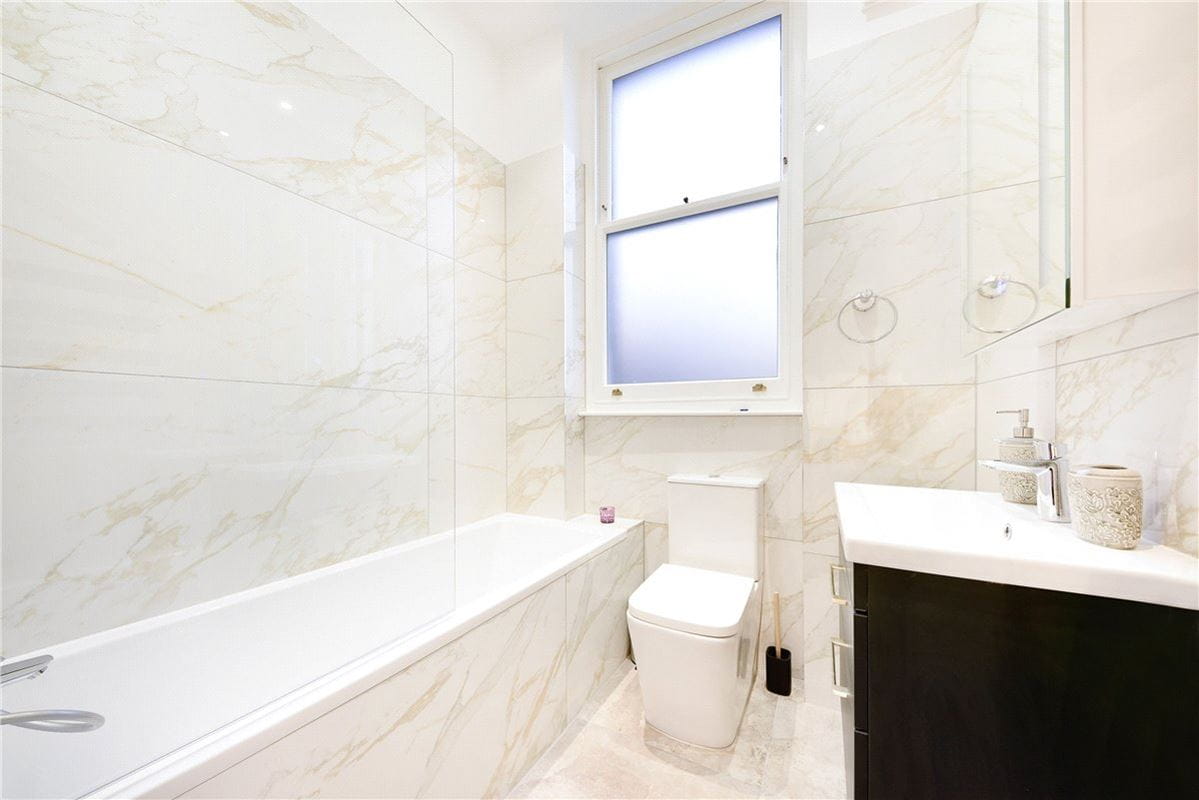 4 bedroom flat, Harley Street, Marylebone W1G - Available