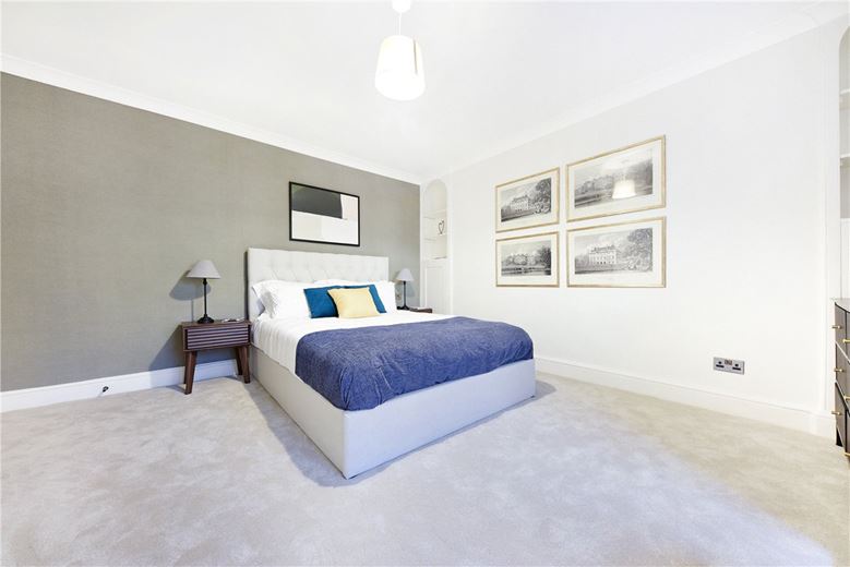 4 bedroom flat, Harley Street, Marylebone W1G - Available