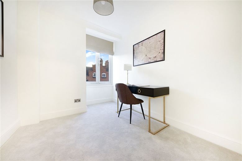 4 bedroom flat, Harley Street, Marylebone W1G - Available