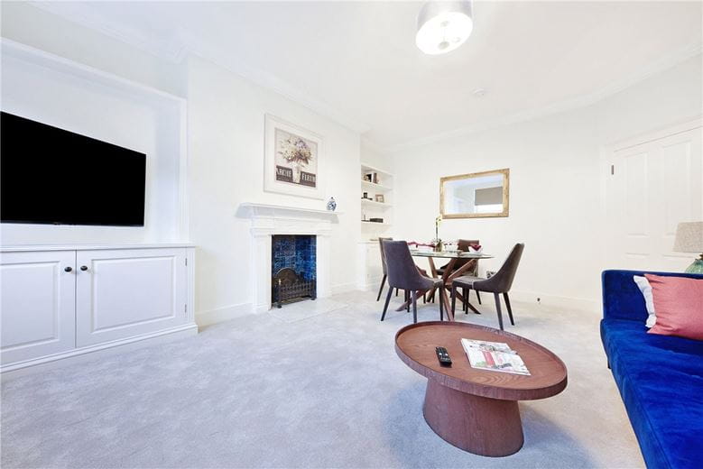 4 bedroom flat, Harley Street, Marylebone W1G - Available