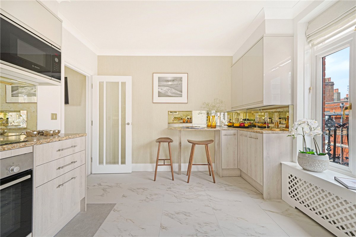 2 bedroom flat, Montagu Mansions, Marylebone W1U - Available