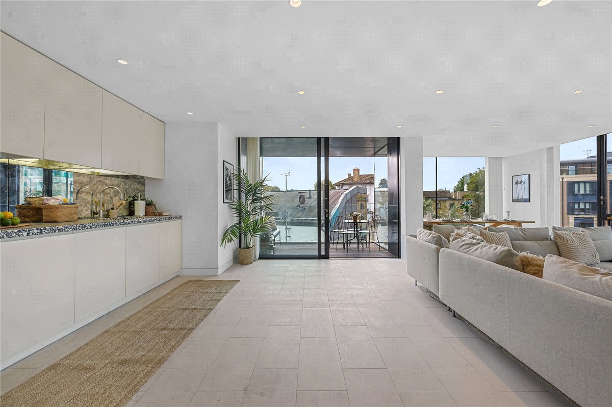 3 bedroom flat, Latitude House, Oval Road NW1 - Available