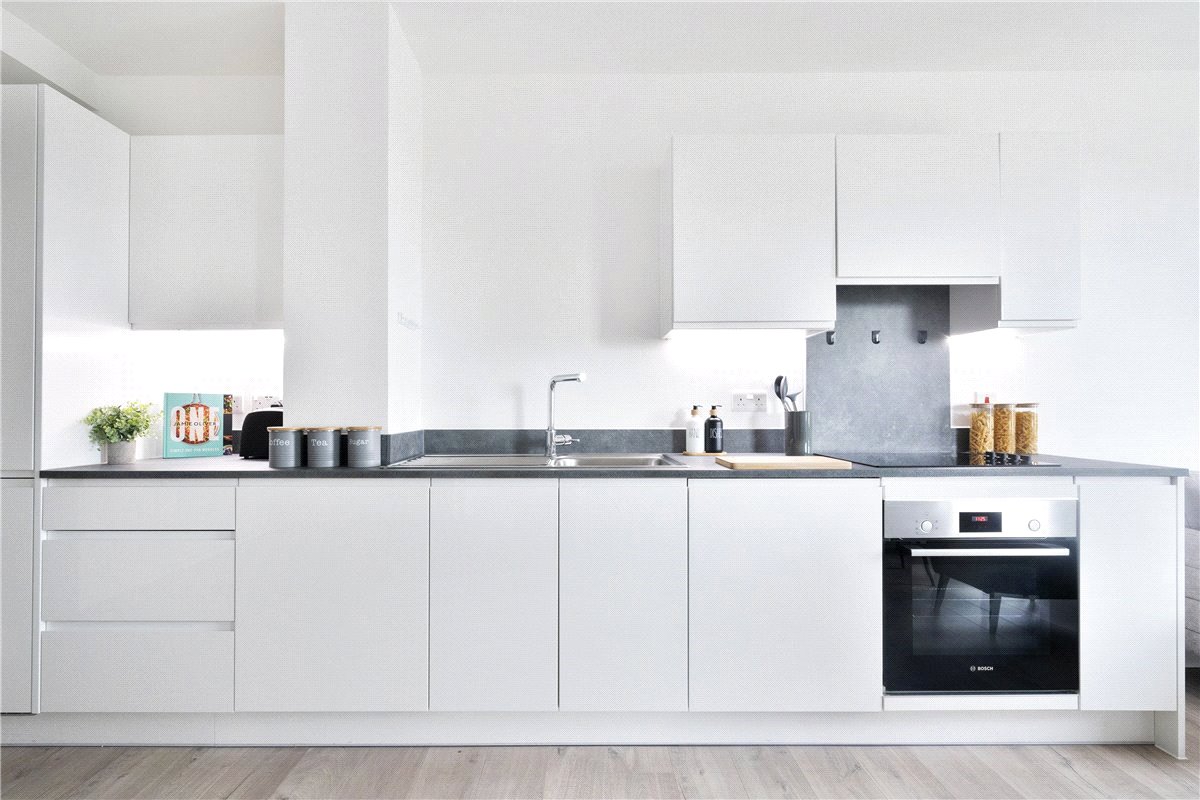 1 bedroom flat, Heartwell Avenue, London E16 - Available