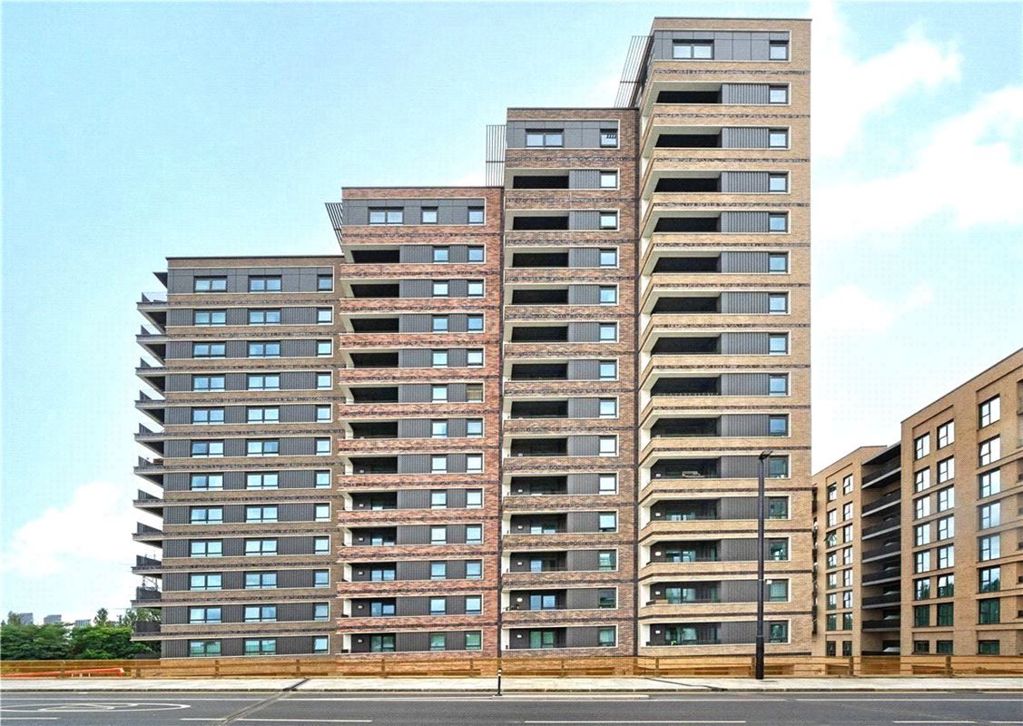 1 bedroom flat, Heartwell Avenue, London E16 - Available