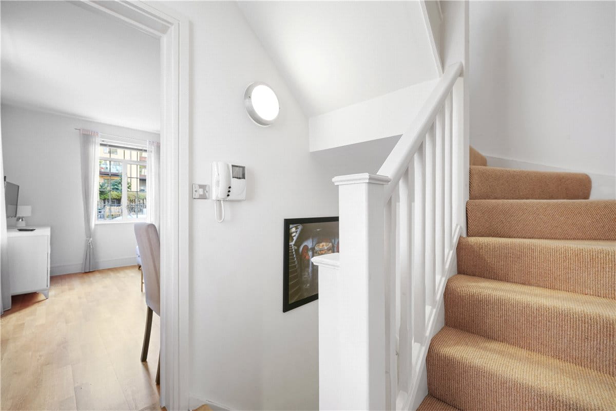 1 bedroom cottage, Castlereagh Street, London W1H - Available
