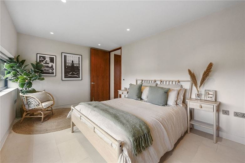 1 bedroom flat, Oval Road, London NW1 - Available