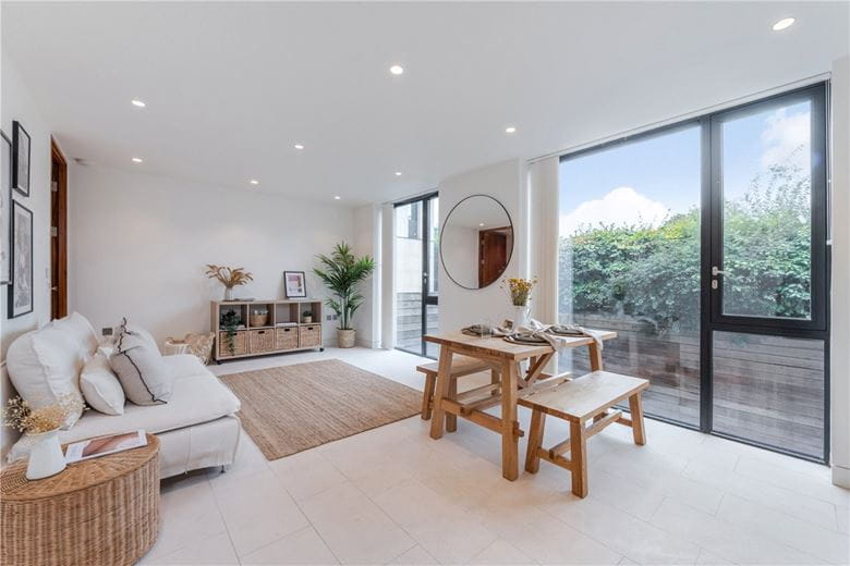 1 bedroom flat, Oval Road, London NW1 - Available