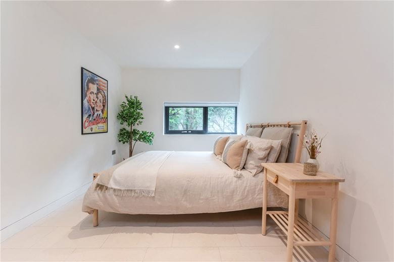 1 bedroom flat, Oval Road, London NW1 - Available