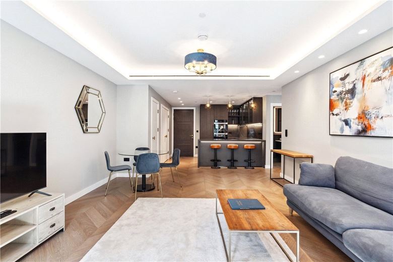 2 bedroom flat, Cleveland Street, Fitzrovia W1T - Available