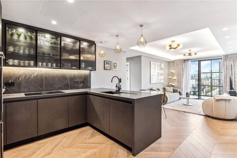 3 bedroom flat, Cleveland Street, FItzrovia W1T - Available