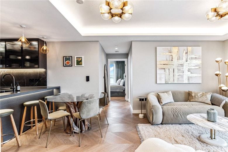 3 bedroom flat, Cleveland Street, FItzrovia W1T - Available