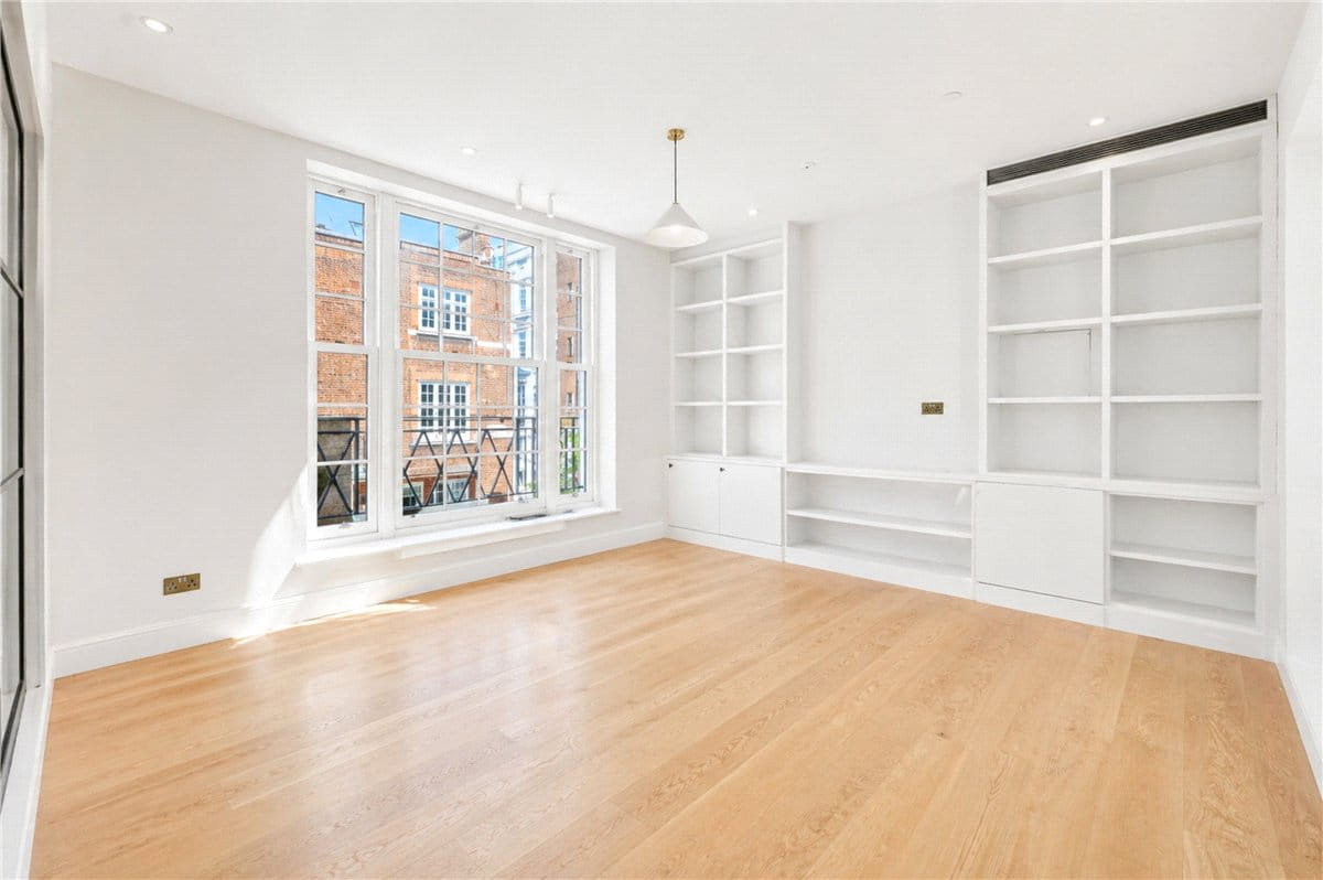 3 bedroom maisonette, De Walden Street, Marylebone W1G - Let Agreed