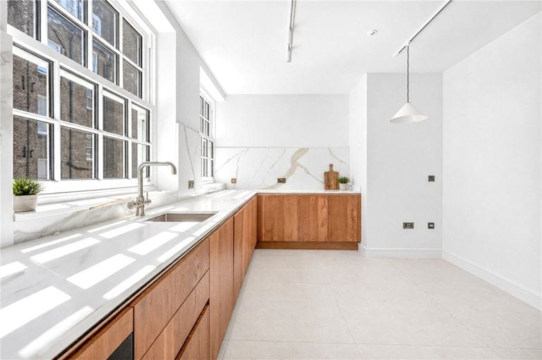 3 bedroom maisonette, De Walden Street, Marylebone W1G - Let Agreed