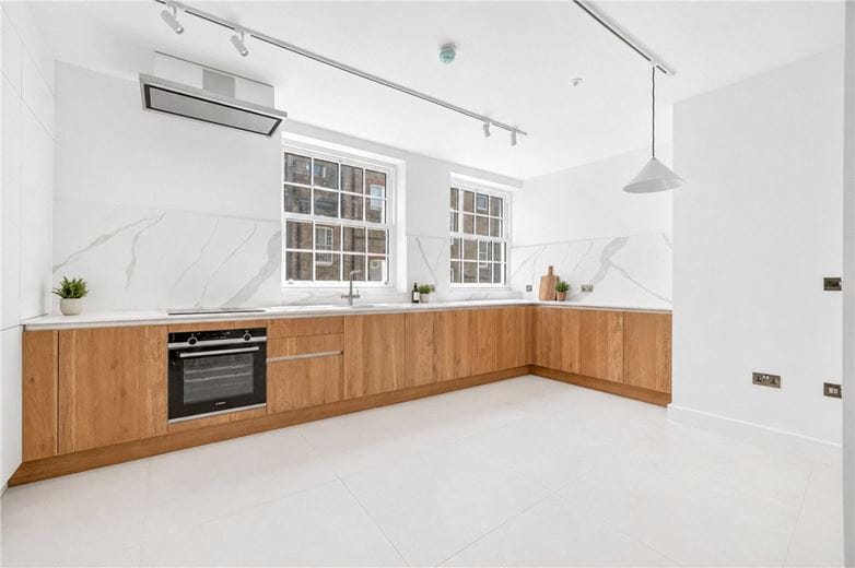 3 bedroom maisonette, De Walden Street, Marylebone W1G - Let Agreed