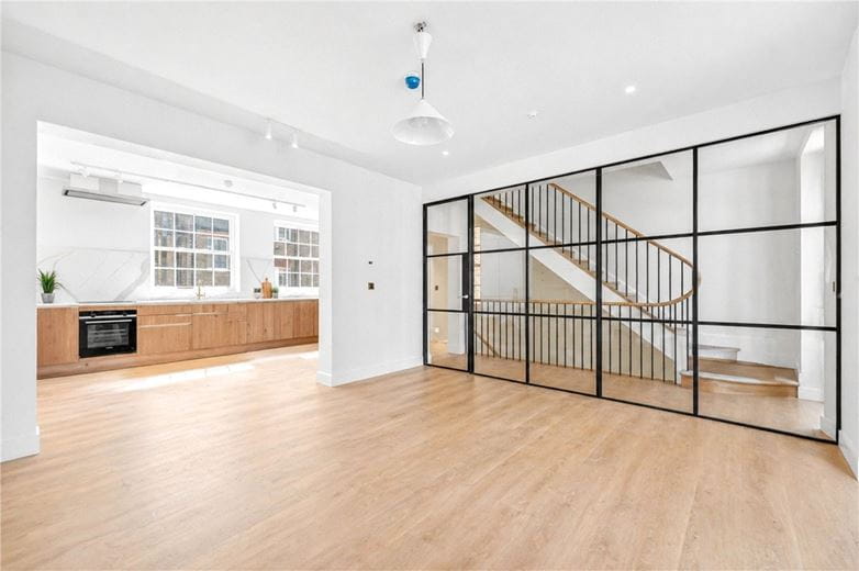 3 bedroom maisonette, De Walden Street, Marylebone W1G - Let Agreed