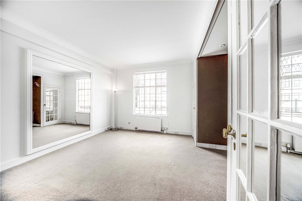  bedroom flat, Hallam Street, London W1W - Available