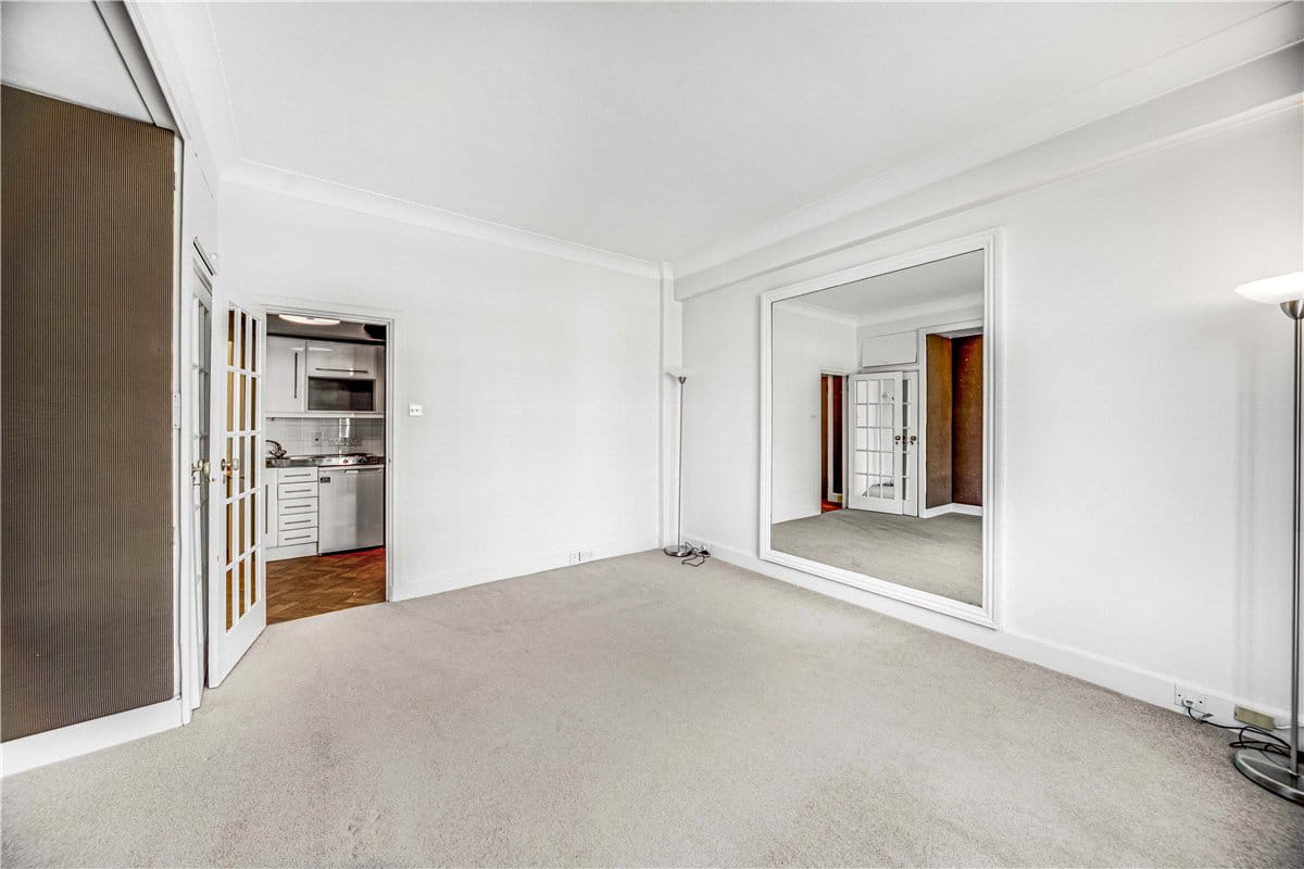  bedroom flat, Hallam Street, London W1W - Available