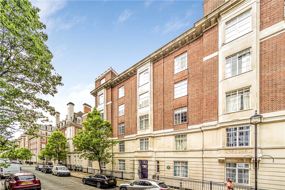  bedroom flat, Hallam Street, London W1W - Available