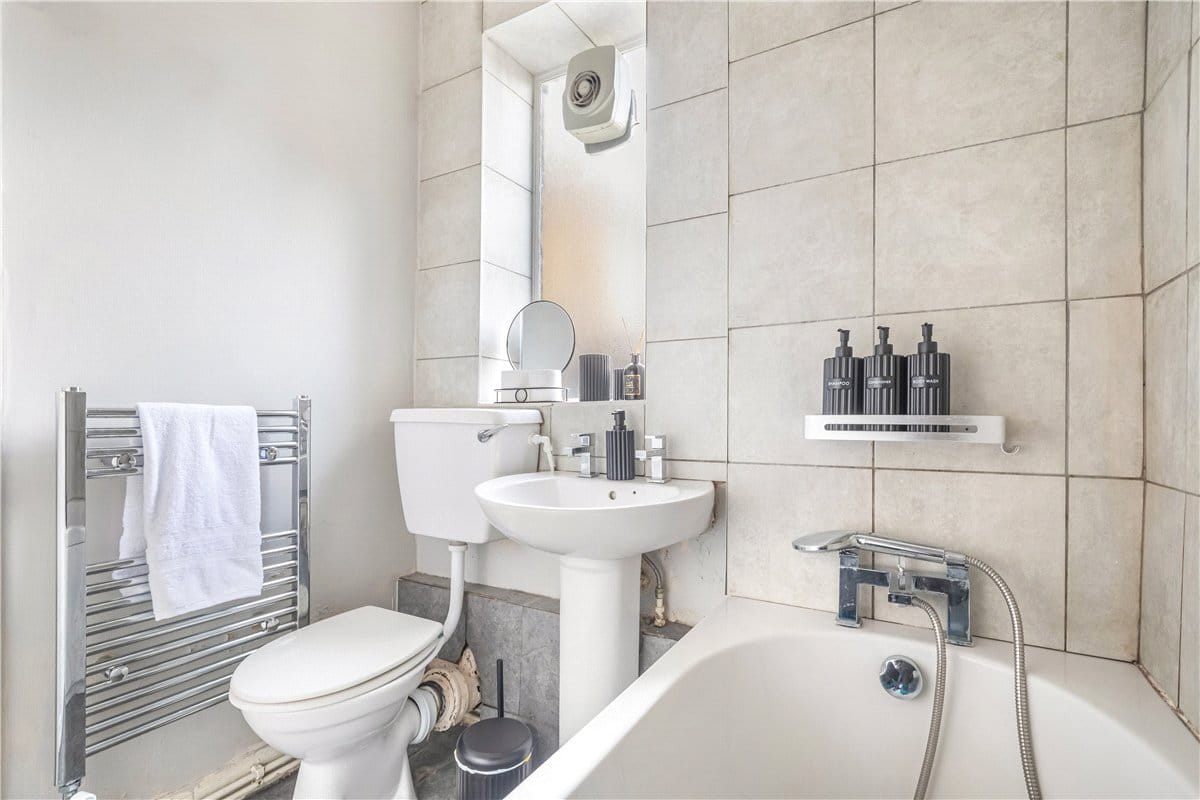  bedroom flat, Gloucester Place, London NW1